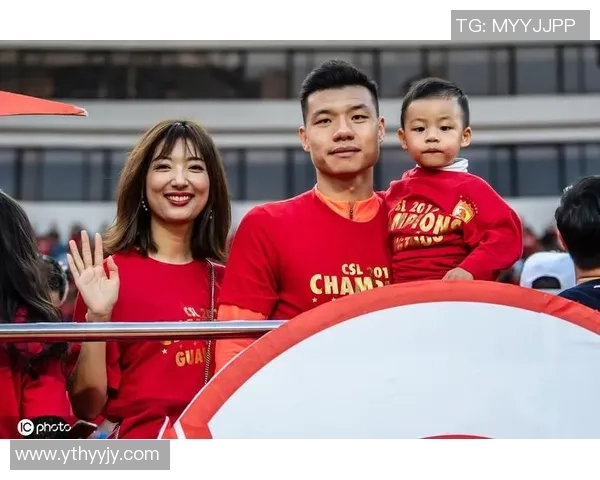 梅方与足球明星的爱情故事揭秘他的妻子背后的精彩人生 梅方与足球明星的爱情故事揭秘他的妻子背后的精彩人生