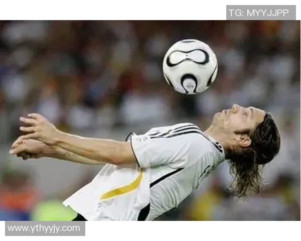 模仿足球明星经典动作视频挑战展现你的球技与创意 模仿足球明星经典动作视频挑战展现你的球技与创意