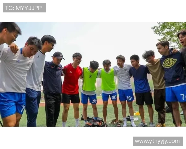 足球明星因不当行为被校队开除引发广泛关注与讨论 足球明星因不当行为被校队开除引发广泛关注与讨论